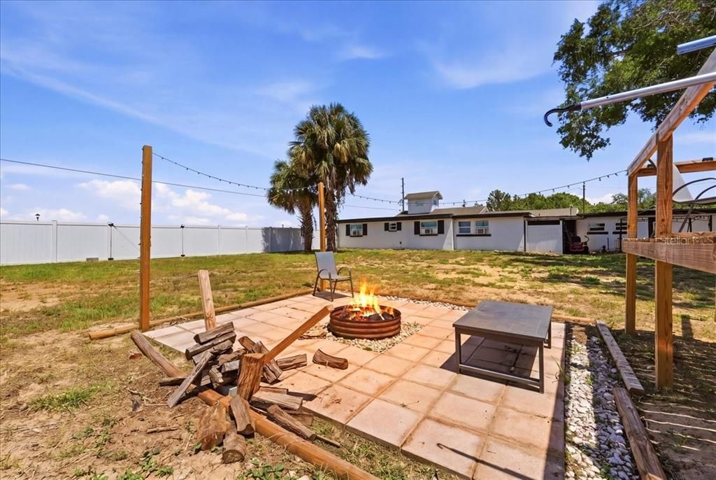 For Sale: $350,000 (5 beds, 3 baths, 2532 Square Feet)