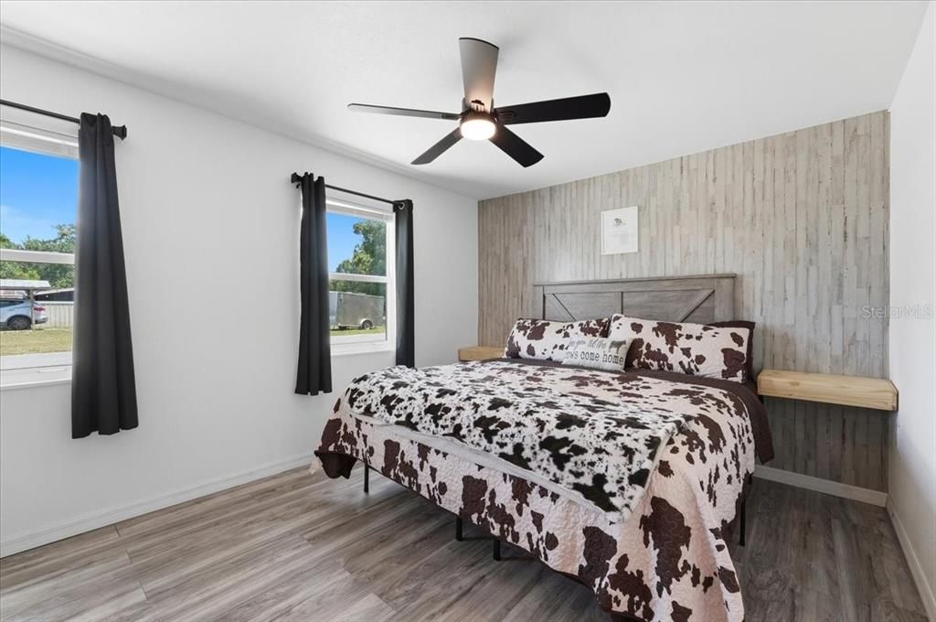 For Sale: $350,000 (5 beds, 3 baths, 2532 Square Feet)