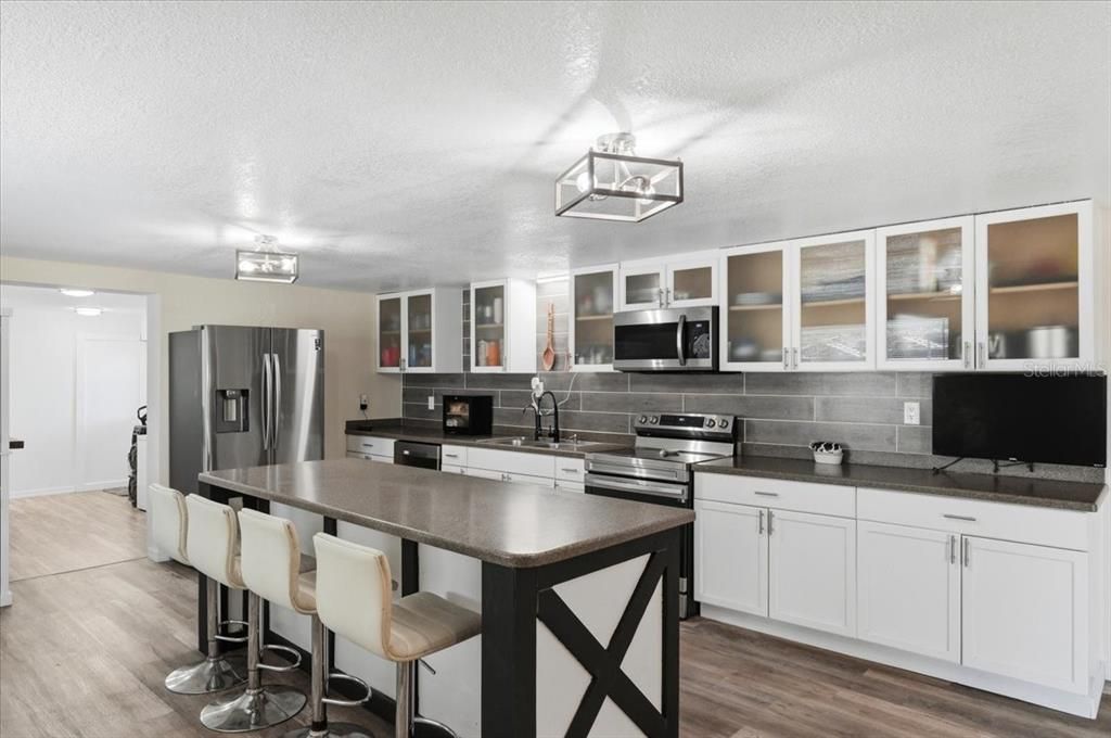 For Sale: $350,000 (5 beds, 3 baths, 2532 Square Feet)