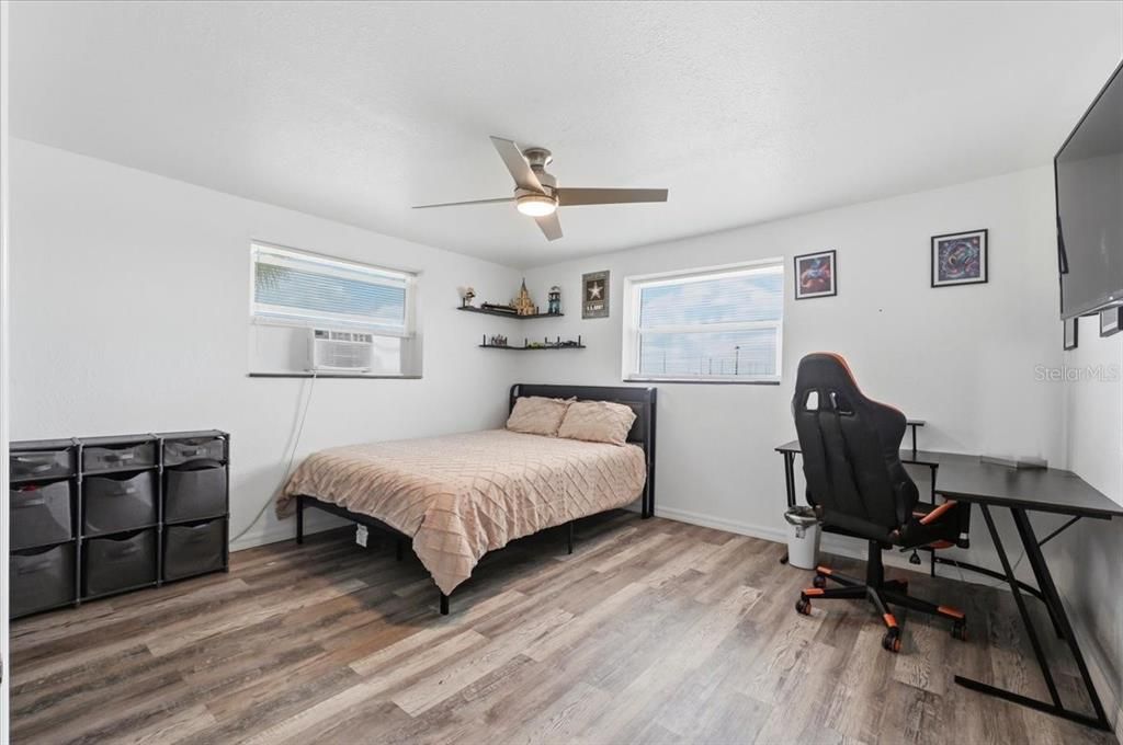 For Sale: $350,000 (5 beds, 3 baths, 2532 Square Feet)