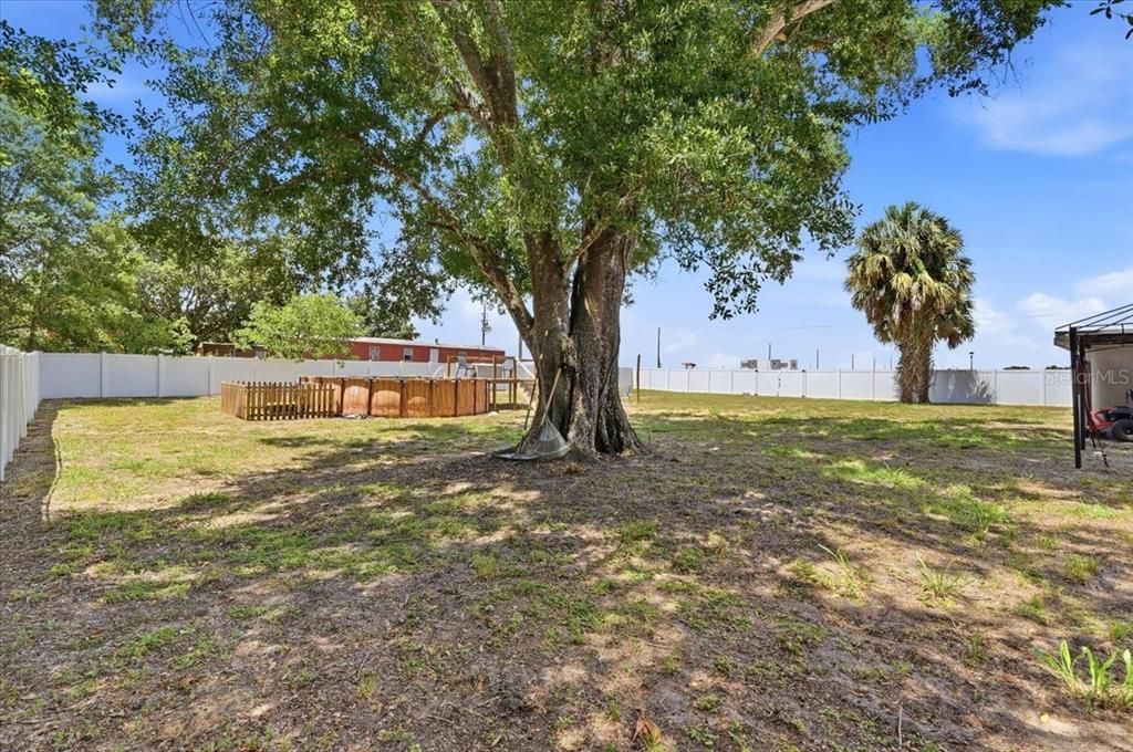For Sale: $350,000 (5 beds, 3 baths, 2532 Square Feet)