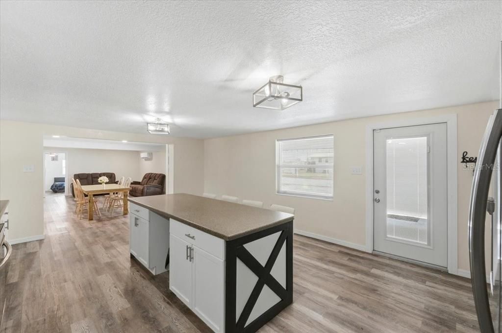 For Sale: $350,000 (5 beds, 3 baths, 2532 Square Feet)