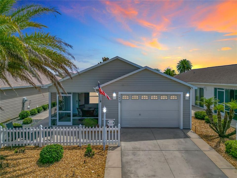 For Sale: $310,000 (2 beds, 2 baths, 1188 Square Feet)