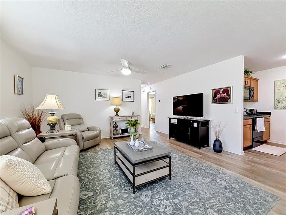 For Sale: $310,000 (2 beds, 2 baths, 1188 Square Feet)