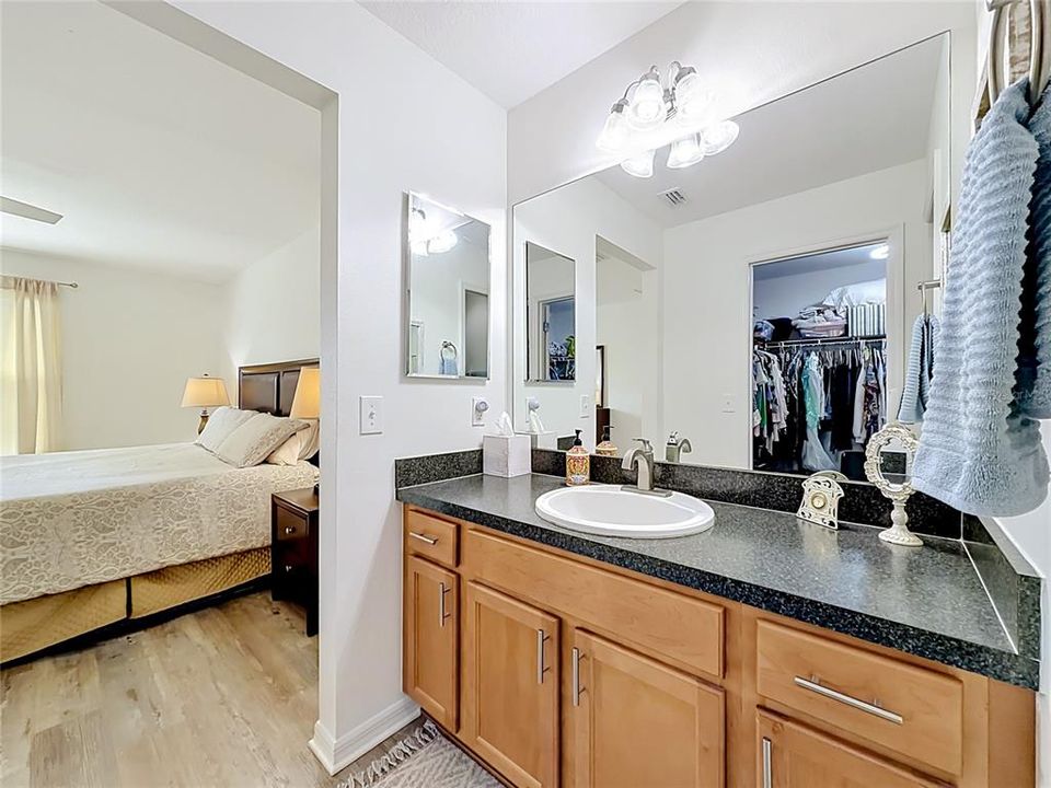 For Sale: $310,000 (2 beds, 2 baths, 1188 Square Feet)