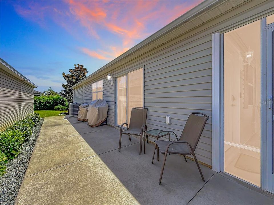 For Sale: $310,000 (2 beds, 2 baths, 1188 Square Feet)