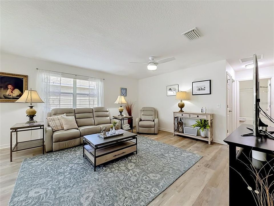 For Sale: $310,000 (2 beds, 2 baths, 1188 Square Feet)