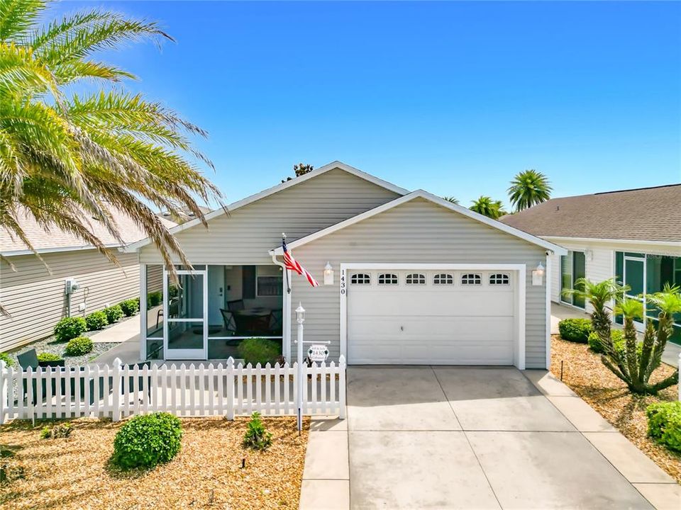 For Sale: $310,000 (2 beds, 2 baths, 1188 Square Feet)