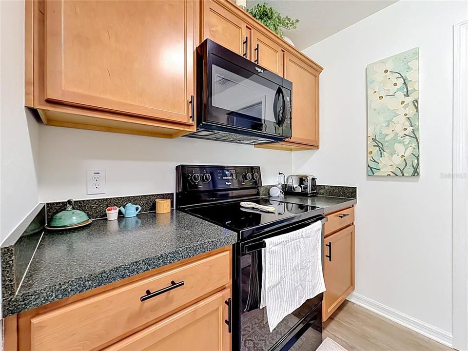 For Sale: $310,000 (2 beds, 2 baths, 1188 Square Feet)