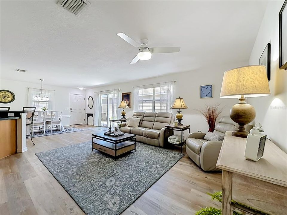 For Sale: $310,000 (2 beds, 2 baths, 1188 Square Feet)