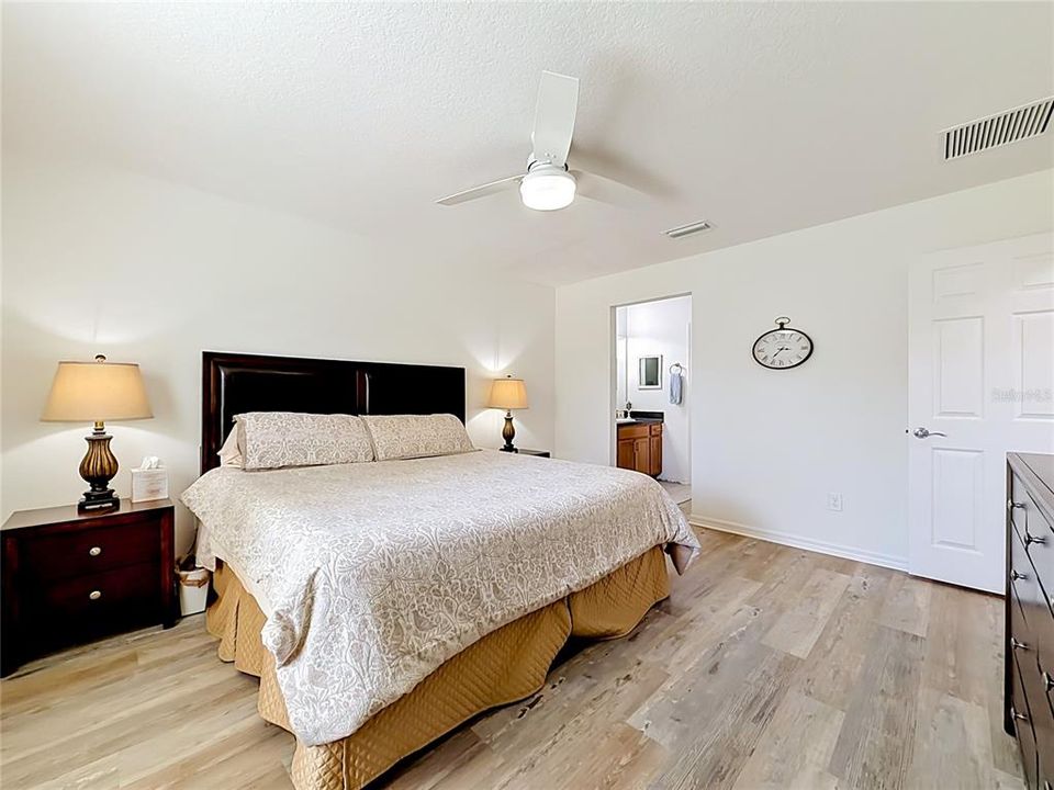 For Sale: $310,000 (2 beds, 2 baths, 1188 Square Feet)