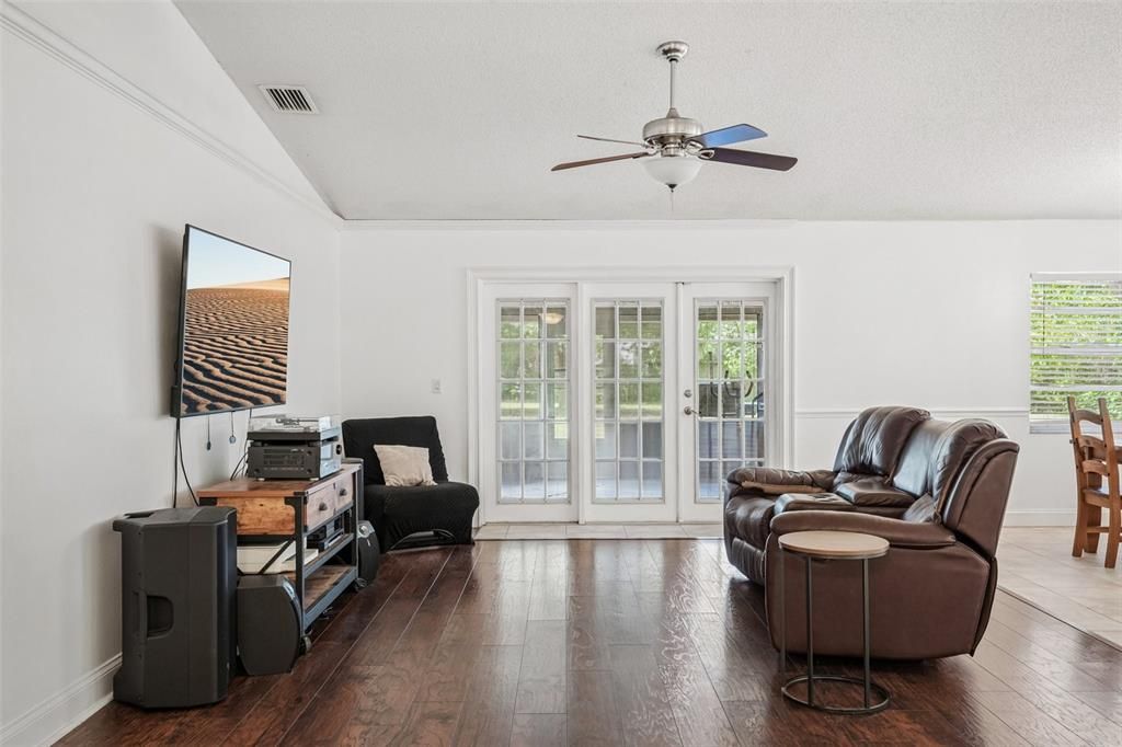 For Sale: $529,900 (3 beds, 2 baths, 1515 Square Feet)