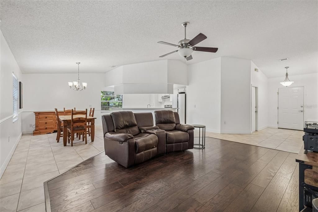 For Sale: $529,900 (3 beds, 2 baths, 1515 Square Feet)