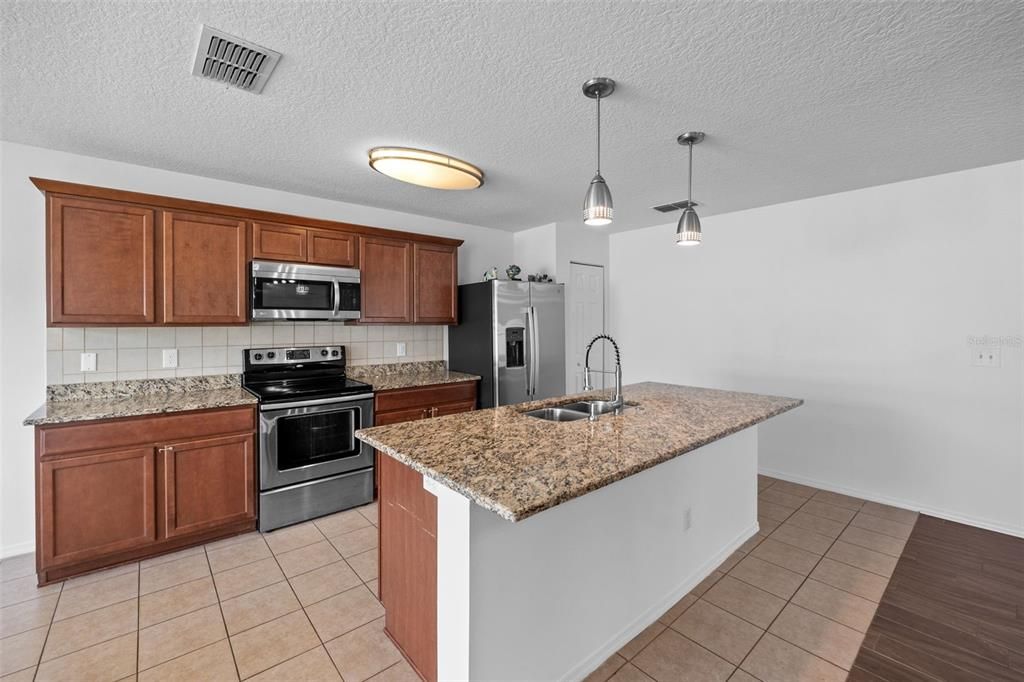 For Sale: $419,900 (3 beds, 2 baths, 1976 Square Feet)