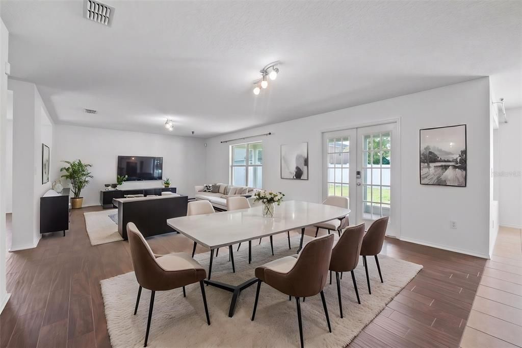 For Sale: $419,900 (3 beds, 2 baths, 1976 Square Feet)