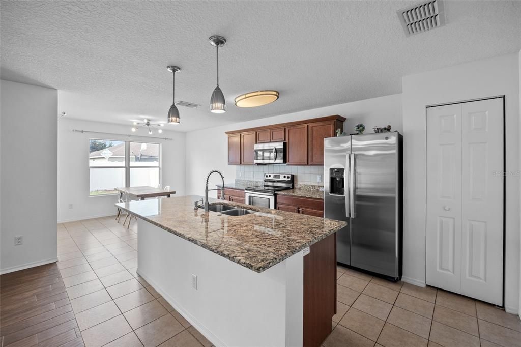 For Sale: $419,900 (3 beds, 2 baths, 1976 Square Feet)