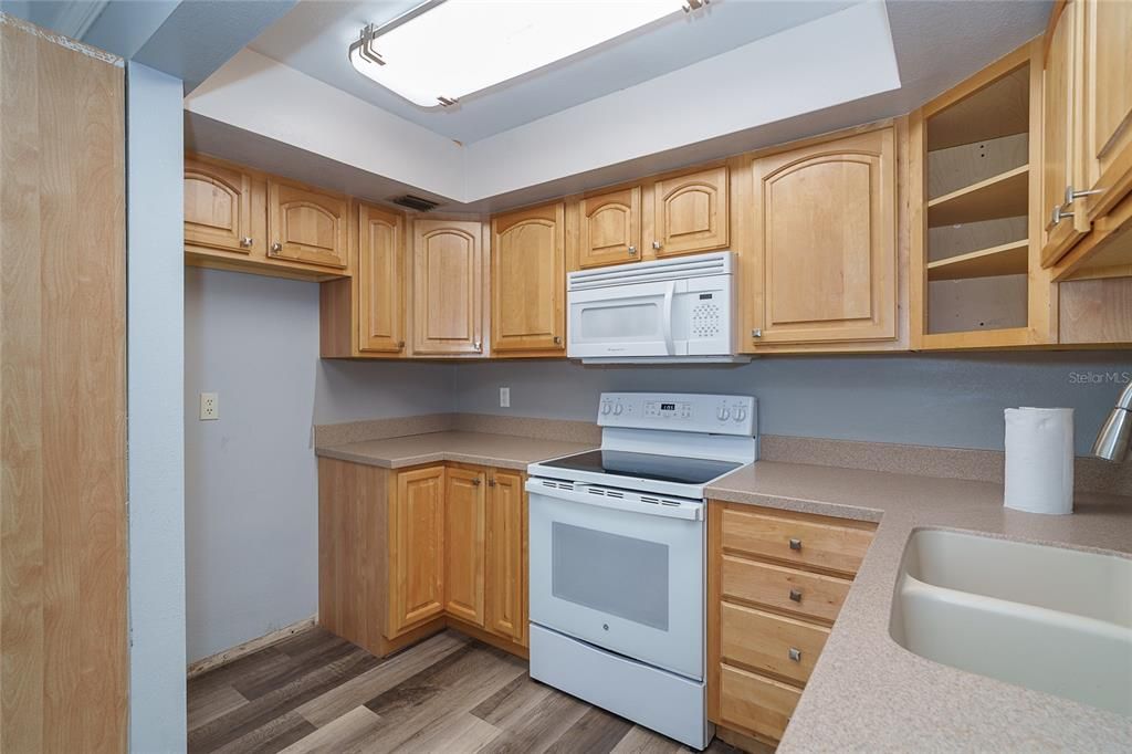 Activo con contrato: $240,000 (3 camas, 2 baños, 1824 Pies cuadrados)
