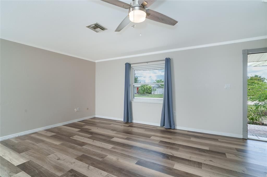 Activo con contrato: $240,000 (3 camas, 2 baños, 1824 Pies cuadrados)
