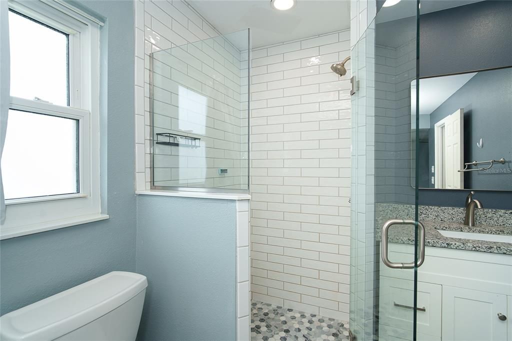 Activo con contrato: $240,000 (3 camas, 2 baños, 1824 Pies cuadrados)