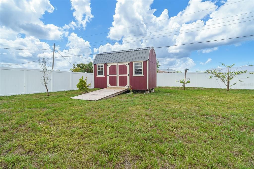Activo con contrato: $240,000 (3 camas, 2 baños, 1824 Pies cuadrados)