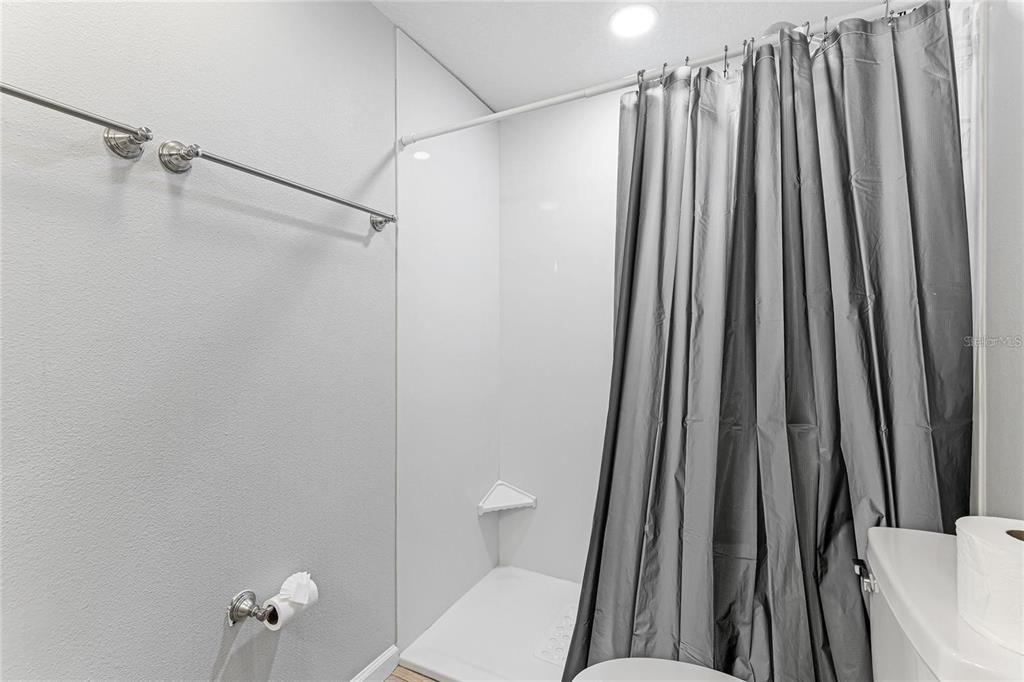 For Rent: $2,300 (3 beds, 1 baths, 1174 Square Feet)