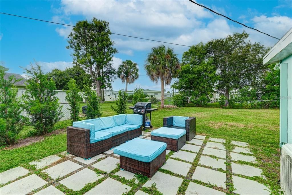 For Rent: $2,300 (3 beds, 1 baths, 1174 Square Feet)