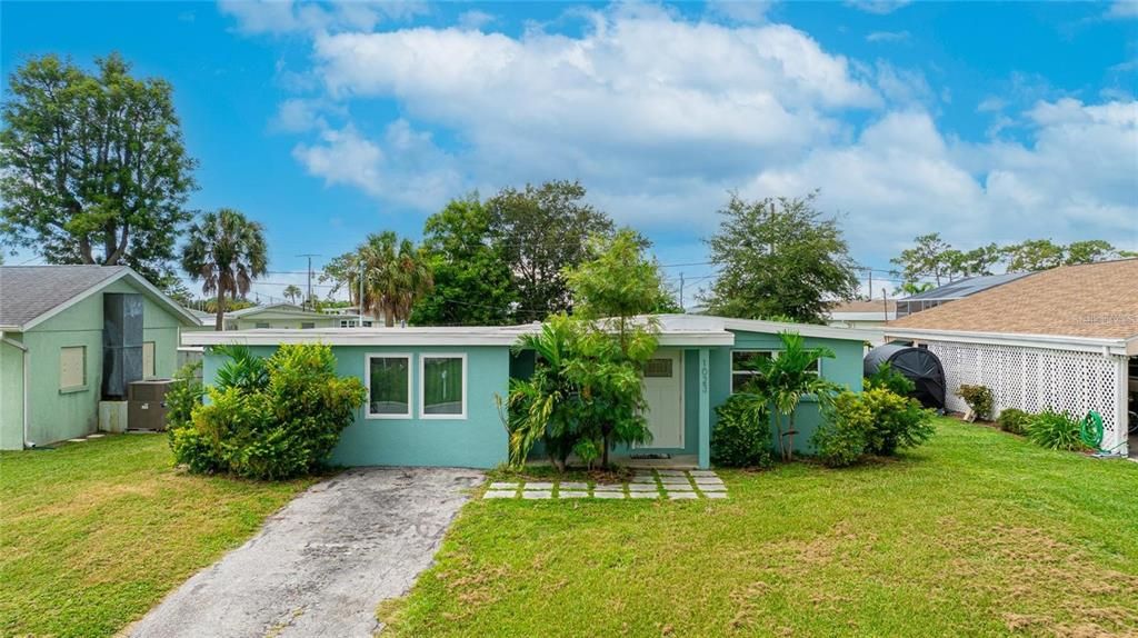For Rent: $2,300 (3 beds, 1 baths, 1174 Square Feet)