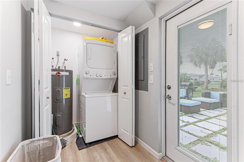 For Rent: $2,300 (3 beds, 1 baths, 1174 Square Feet)