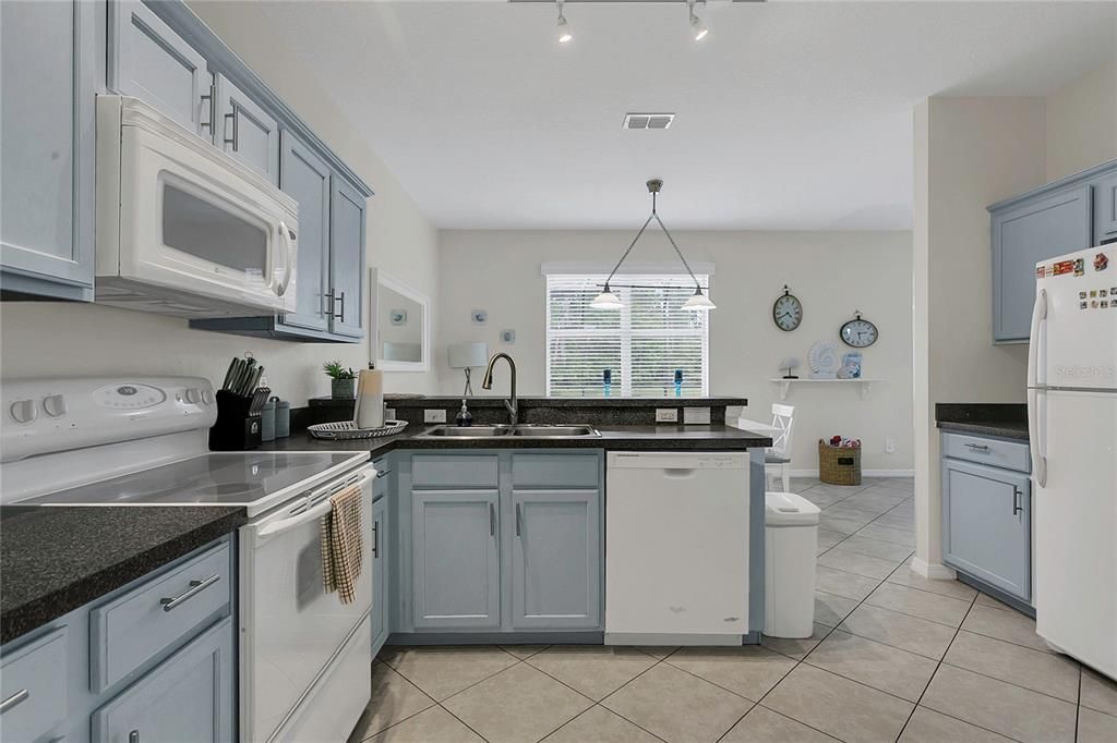 Active With Contract: $325,000 (4 beds, 3 baths, 1768 Square Feet)