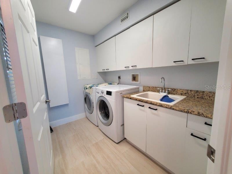 For Rent: $2,800 (3 beds, 2 baths, 1823 Square Feet)