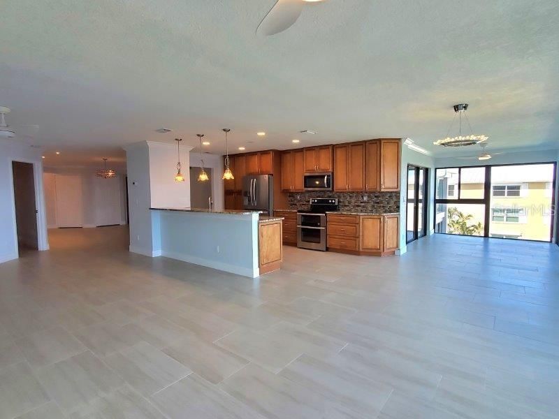 For Rent: $2,800 (3 beds, 2 baths, 1823 Square Feet)