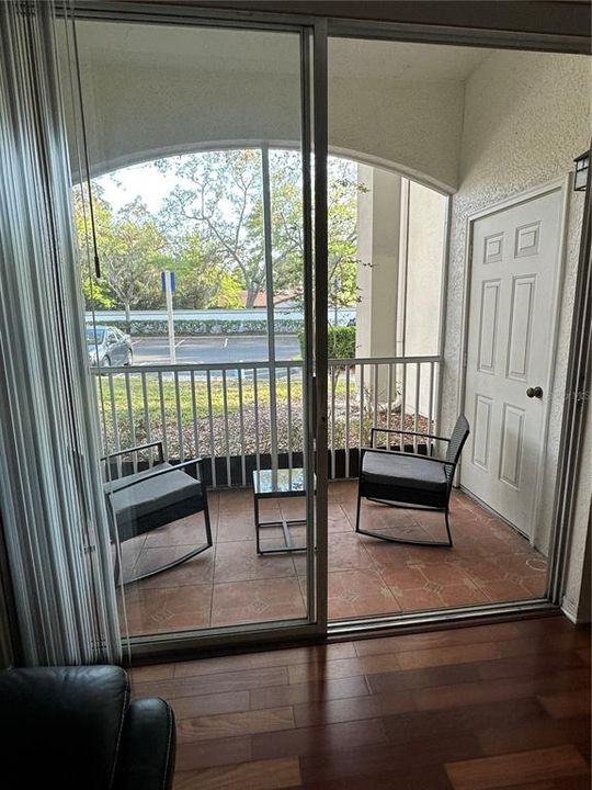 For Sale: $160,000 (2 beds, 1 baths, 848 Square Feet)