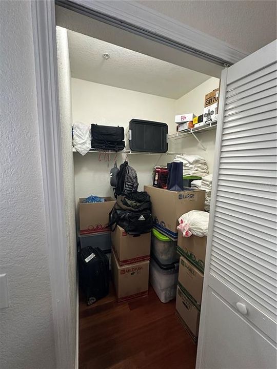 For Sale: $160,000 (2 beds, 1 baths, 848 Square Feet)