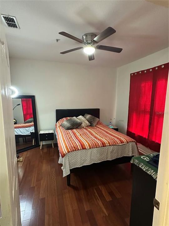 For Sale: $160,000 (2 beds, 1 baths, 848 Square Feet)