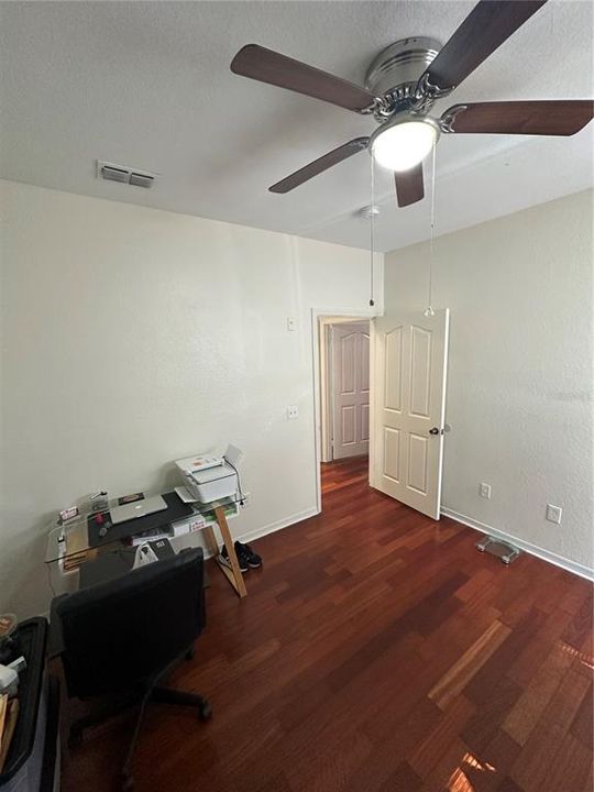 For Sale: $160,000 (2 beds, 1 baths, 848 Square Feet)