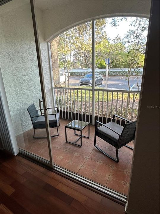 For Sale: $160,000 (2 beds, 1 baths, 848 Square Feet)