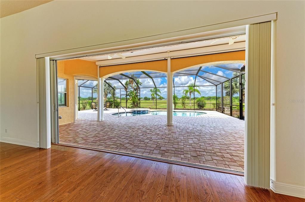 Activo con contrato: $950,000 (4 camas, 4 baños, 3585 Pies cuadrados)