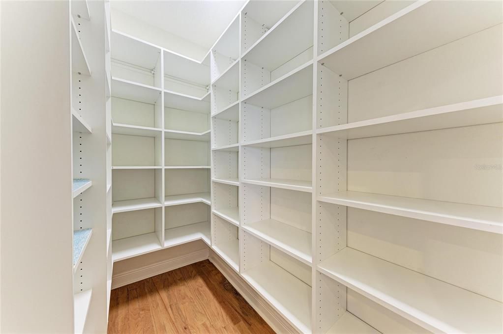 Activo con contrato: $950,000 (4 camas, 4 baños, 3585 Pies cuadrados)