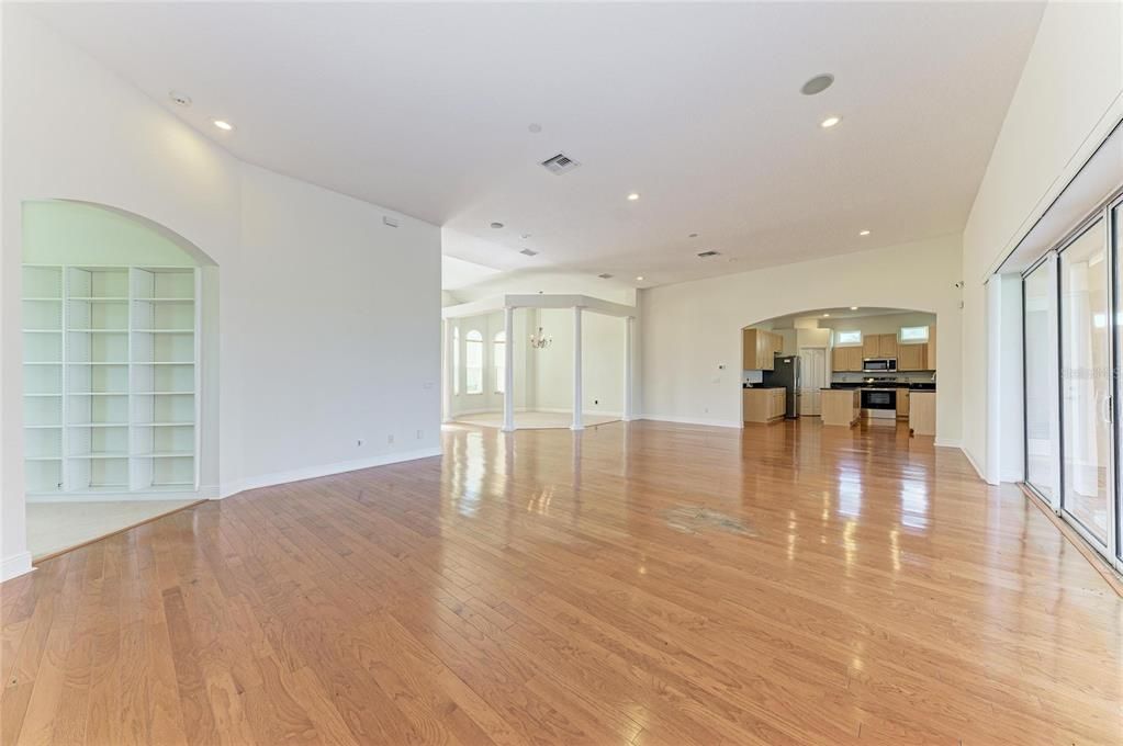 Activo con contrato: $950,000 (4 camas, 4 baños, 3585 Pies cuadrados)
