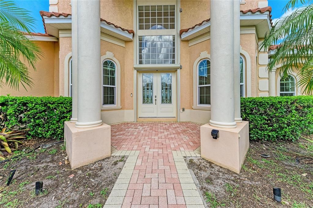 Activo con contrato: $950,000 (4 camas, 4 baños, 3585 Pies cuadrados)