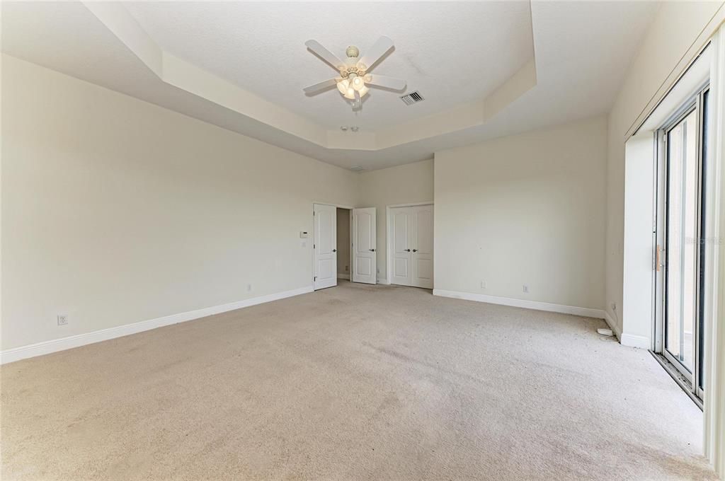 Activo con contrato: $950,000 (4 camas, 4 baños, 3585 Pies cuadrados)