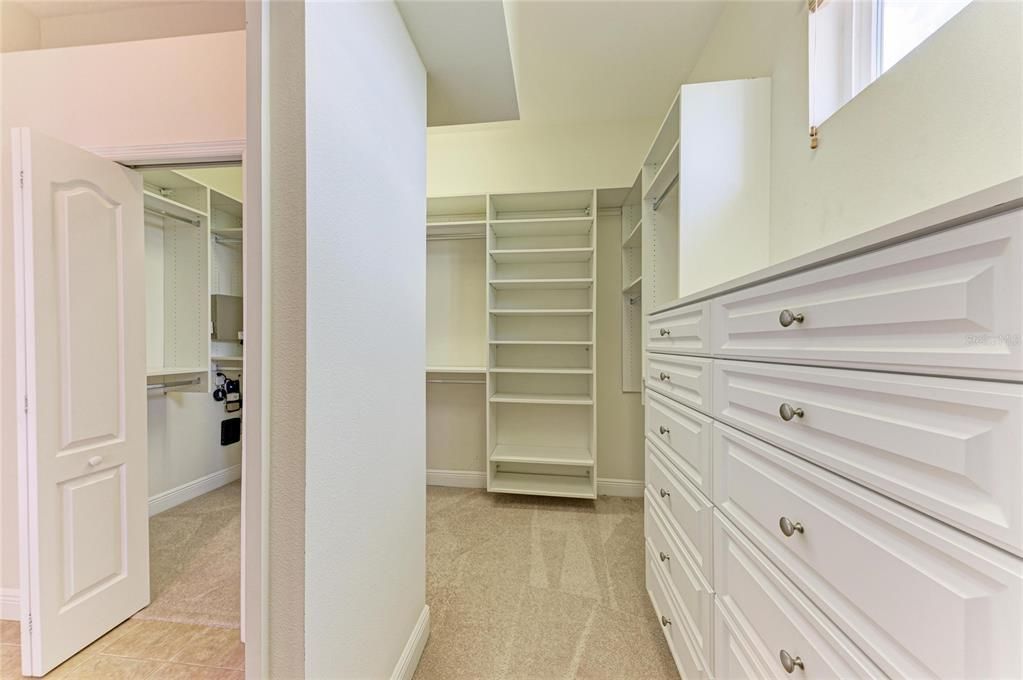 Activo con contrato: $950,000 (4 camas, 4 baños, 3585 Pies cuadrados)
