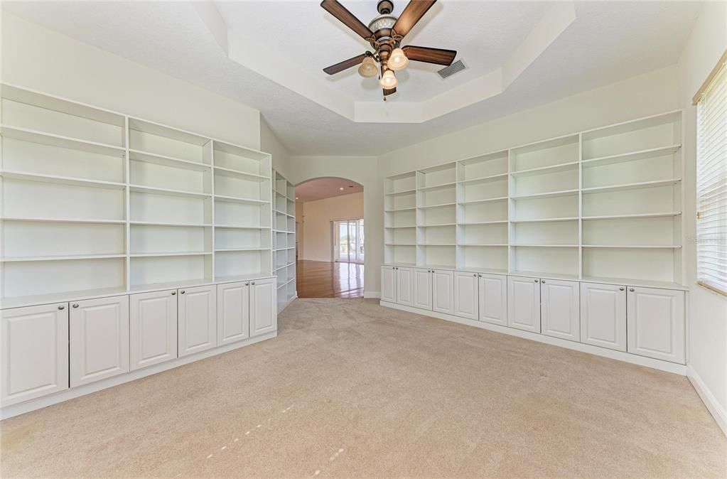 Activo con contrato: $950,000 (4 camas, 4 baños, 3585 Pies cuadrados)
