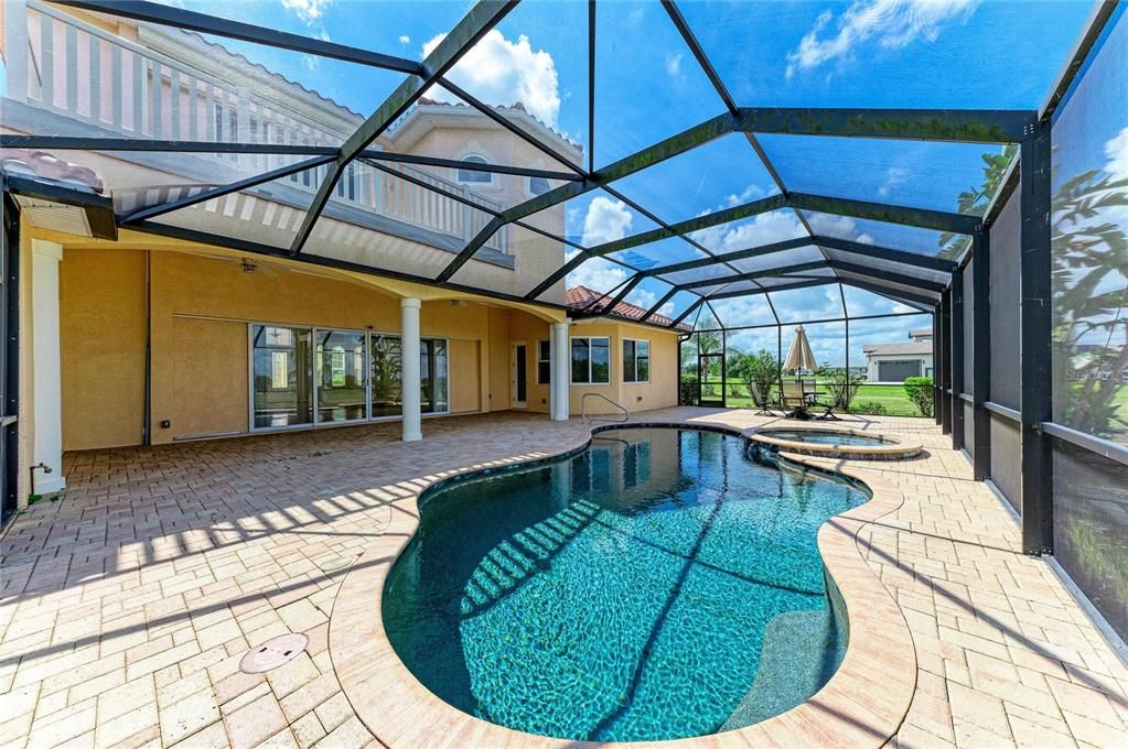 Activo con contrato: $950,000 (4 camas, 4 baños, 3585 Pies cuadrados)