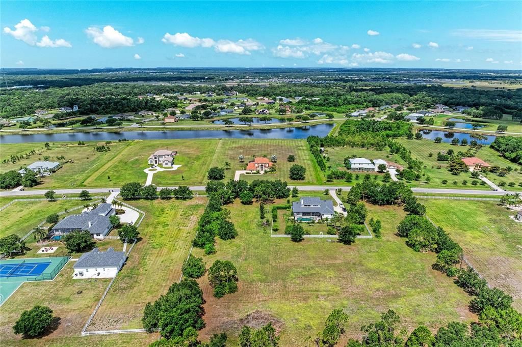 Activo con contrato: $950,000 (4 camas, 4 baños, 3585 Pies cuadrados)