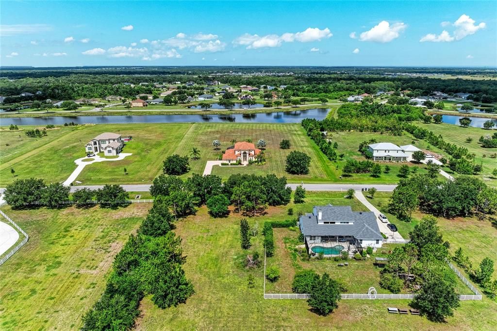 Activo con contrato: $950,000 (4 camas, 4 baños, 3585 Pies cuadrados)
