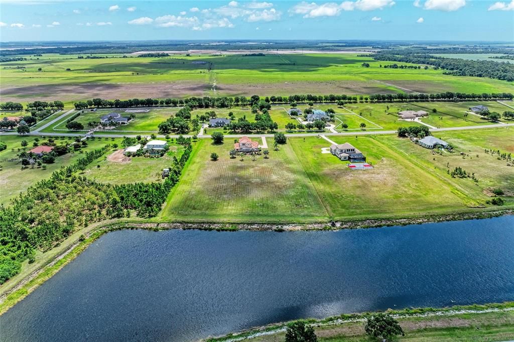 Activo con contrato: $950,000 (4 camas, 4 baños, 3585 Pies cuadrados)