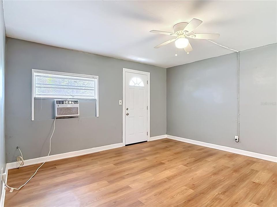 For Sale: $159,900 (2 beds, 1 baths, 648 Square Feet)