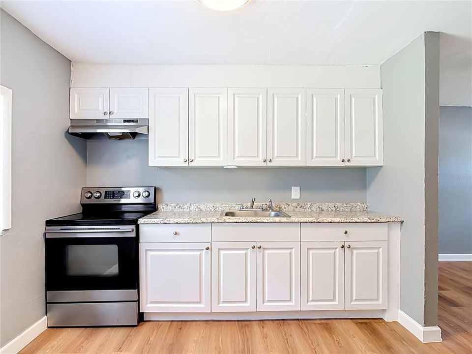 For Sale: $159,900 (2 beds, 1 baths, 648 Square Feet)