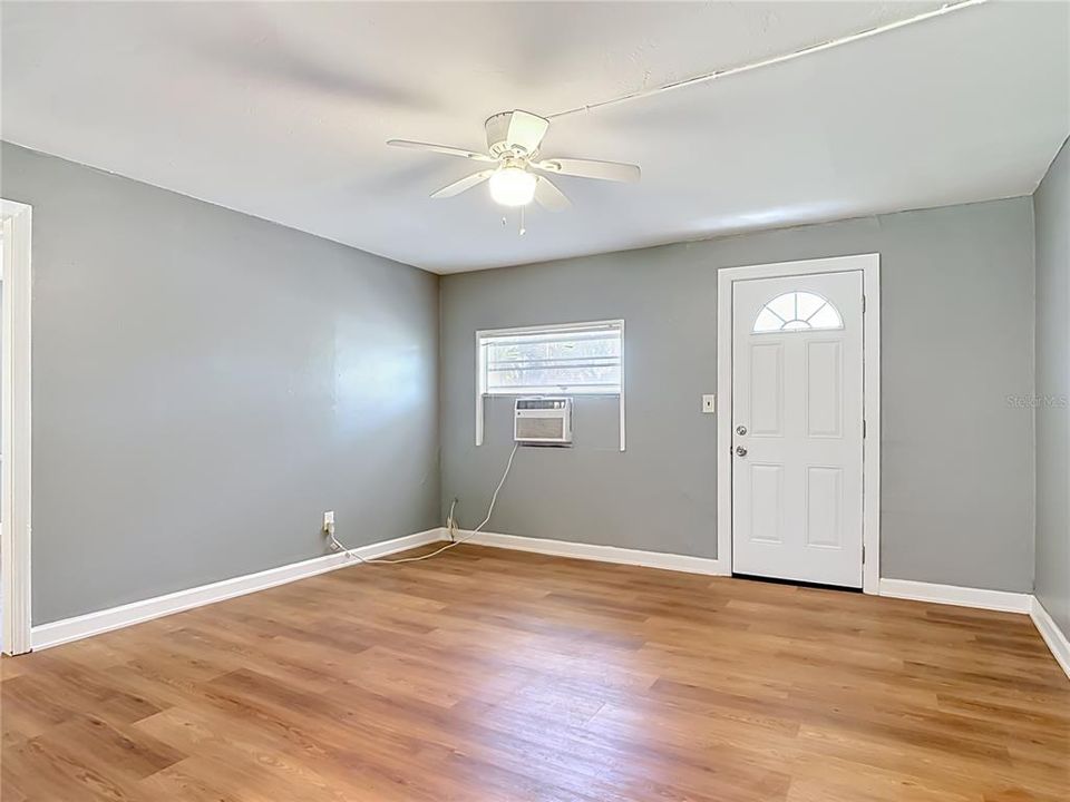 For Sale: $159,900 (2 beds, 1 baths, 648 Square Feet)